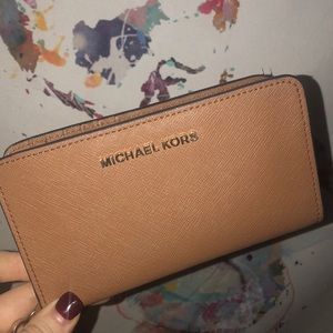 Michael Kors Phone Wallet